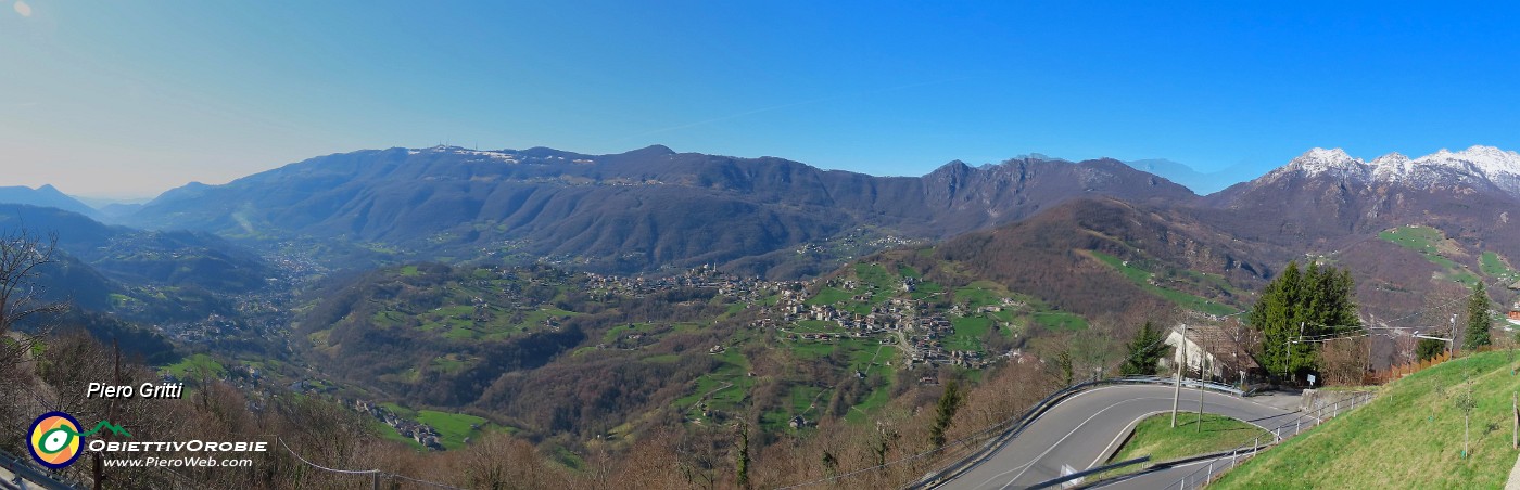 07 Dalla Chiesa di Fuipiano bella vista sulla Valle Imagna.jpg